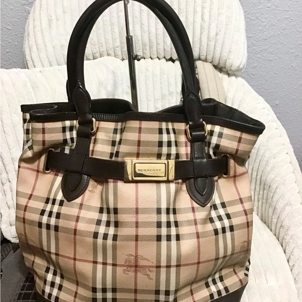 Burberry Bags - Picture 6 of 16